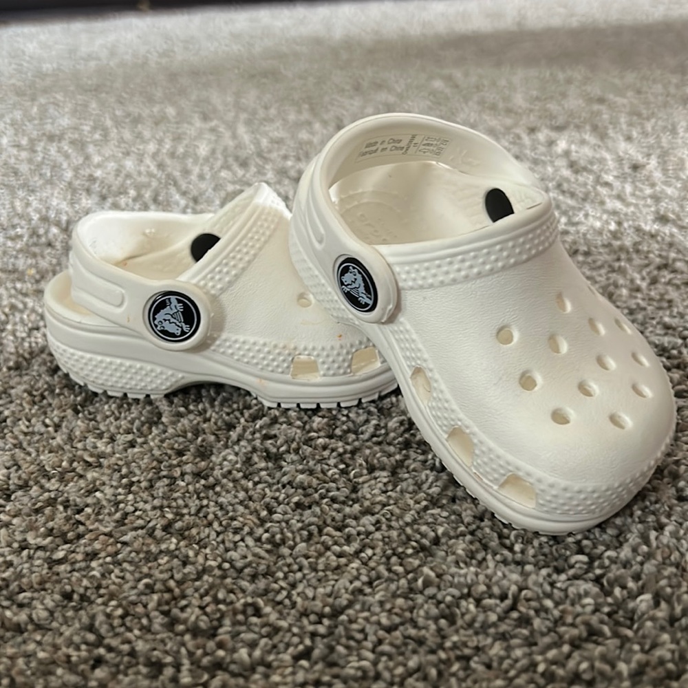 WHITE BABY CROCS! 🤍🤍🤍